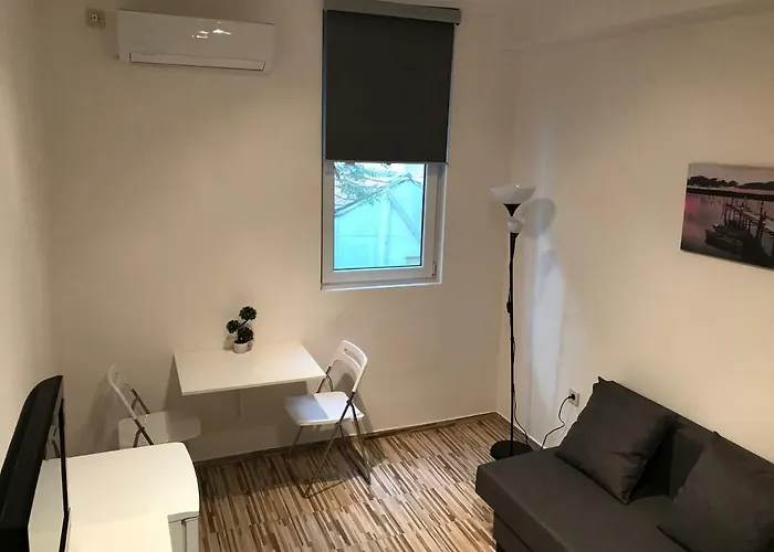 Апартамент студио чайка център